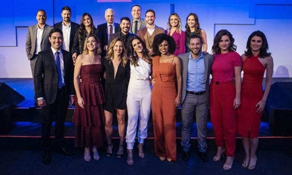 Elenco da CNN Brasil no evento de lançamento do canal em 