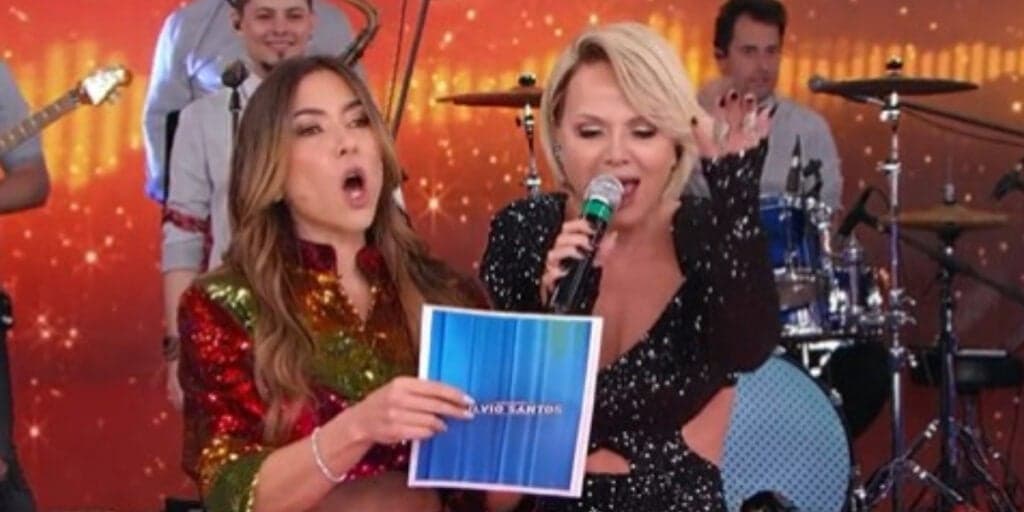 Patrícia Abravanel e Eliana criam clima no Programa Silvio Santos e público fica desacreditado