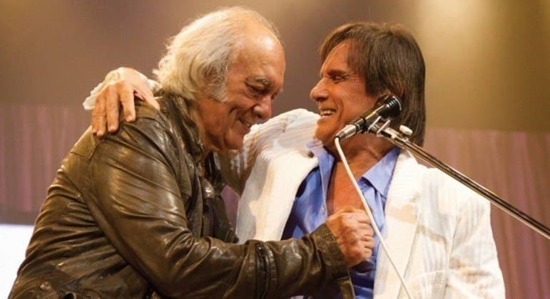Em show no Rio de Janeiro, Roberto Carlos deixa o público emocionado ao prestar homenagem após morte de grande amigo - Foto Reprodução