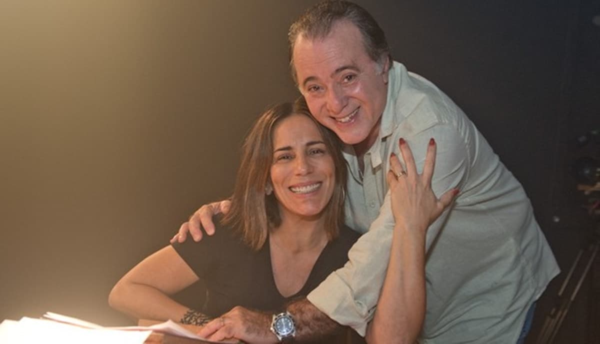 Tony Ramos e Glória Pires receberam aviso de demissão, de acordo com jornalista, após fim do novo trabalho (Foto: Reprodução)