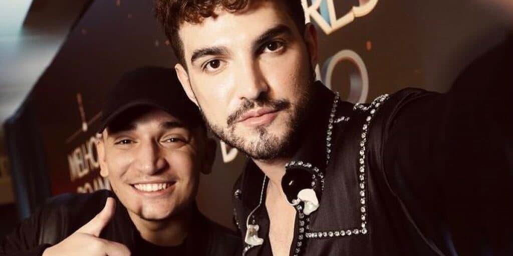 Após público criar ‘romance’ com Jão, cantor João Gomes tem suposto namoro revelado e imagem aos beijos