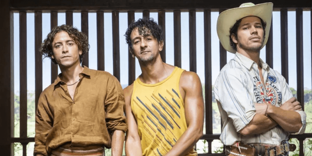 Astro de Pantanal não esconde mais paixão por rapaz, surge no colo de amor e até fotos de sunga são expostas