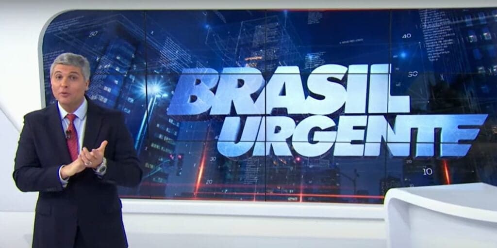 Sem Datena, filho assume o Brasil Urgente e abre o jornal com comunicado ao vivo na Band: “É uma pena”