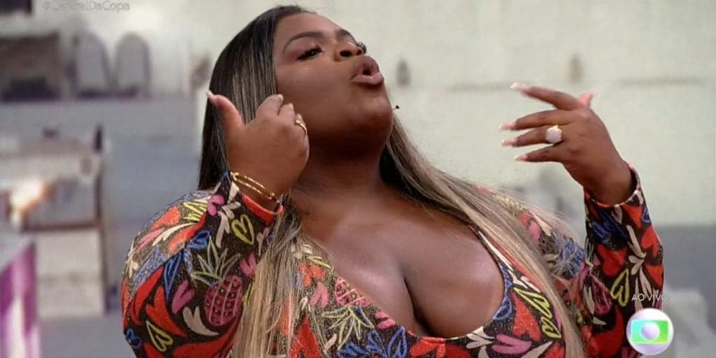 Jojo paralisa a Central da Copa, olha para câmera e dá lição na Globo: “Tem que cumprir com as responsabilidades”