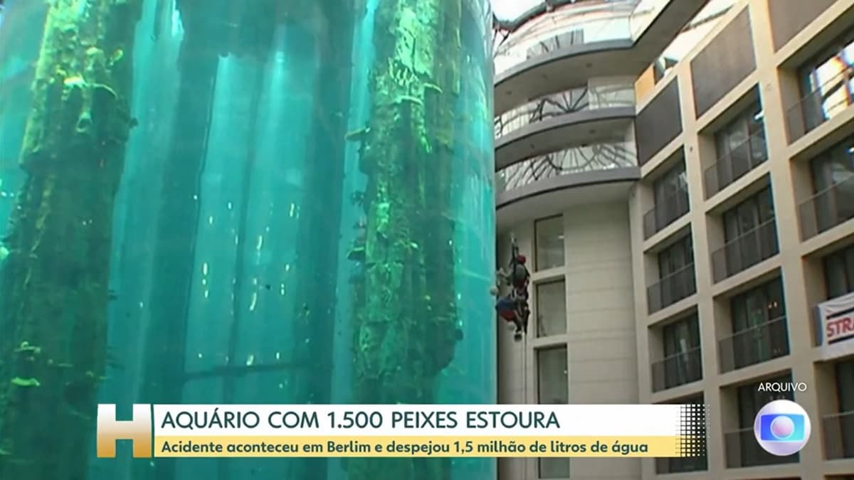 O maior aquário cilíndrico do mundo estourou na Alemanha, mostrou o Jornal Hoje (Foto: Reprodução / TV Globo)