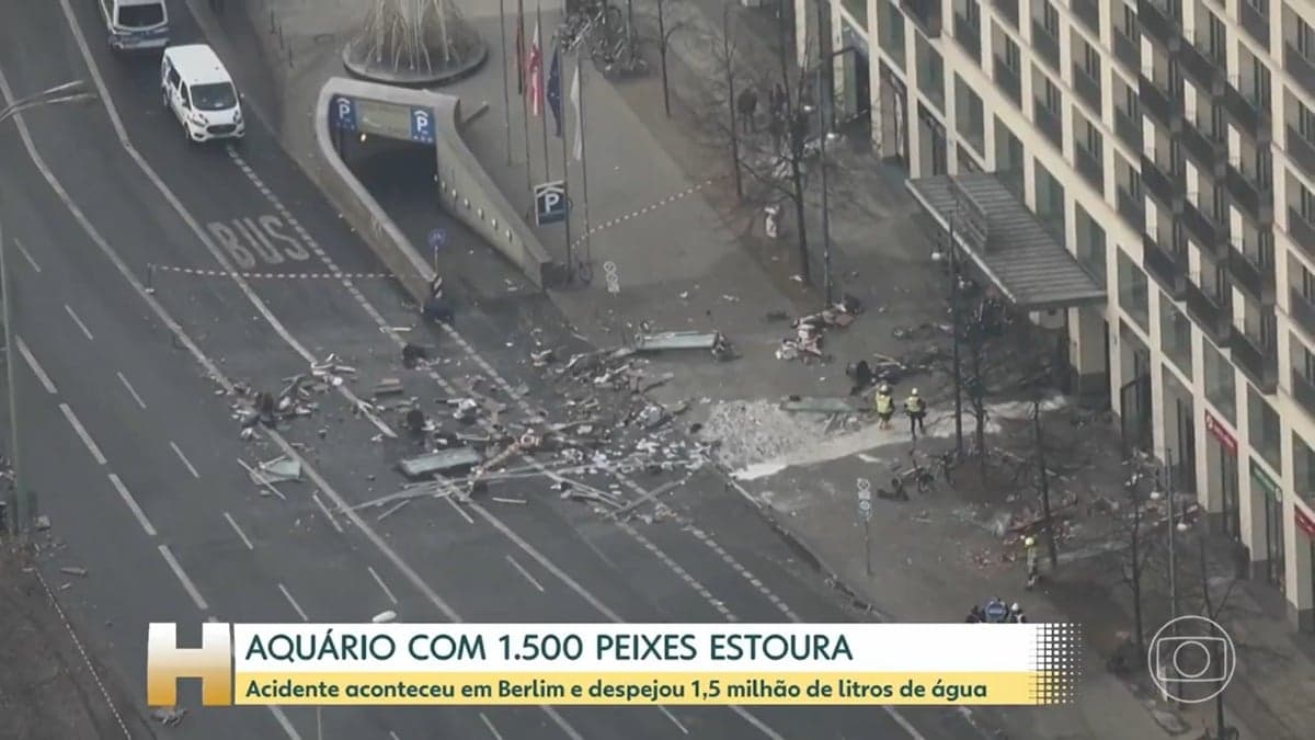 O maior aquário cilíndrico do mundo estourou na Alemanha, mostrou o Jornal Hoje (Foto: Reprodução / TV Globo)