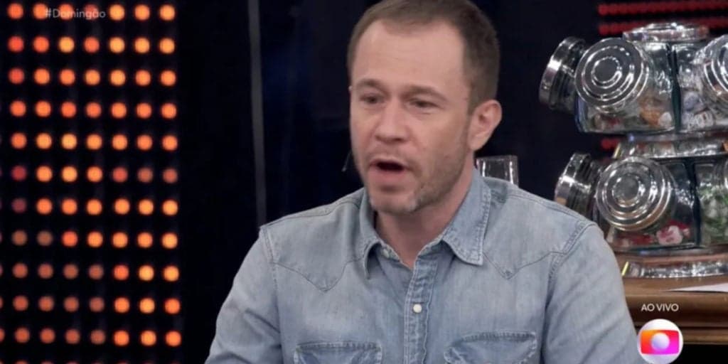 Tiago Leifert retorna ao Domingão e comove ao falar sobre o câncer da filha: "Muito rápido"