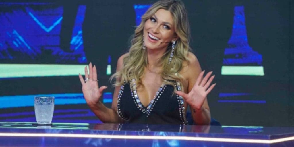 Dente quebrado a infestação de pulgas, Lívia Andrade expõe perrengues: “Até fogo taquei em  mim”