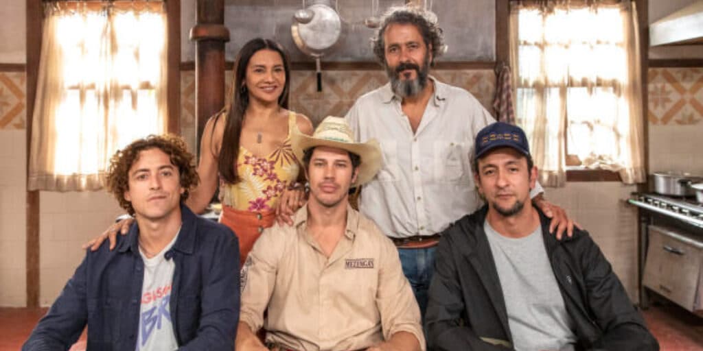 Namorado de astro de Pantanal adota novo integrante para a família e se muda para a casa do ator da Globo