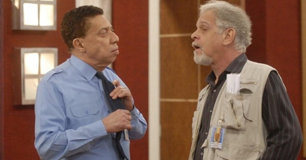 O porteiro Severino ficou conhecido pelo bordão “Cara, crachá” (Foto Reprodução/Globo)