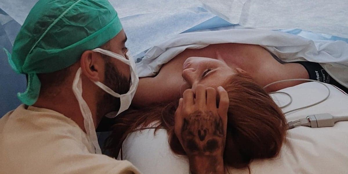 Nasceu a pequena Aurora, filha de Cíntia Dicker e Pedro Scooby (Foto: Reprodução / Instagram)