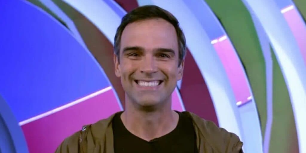 Globo promove apresentadora para substituir Tadeu Schmidt no BBB23 e reserva é anunciada