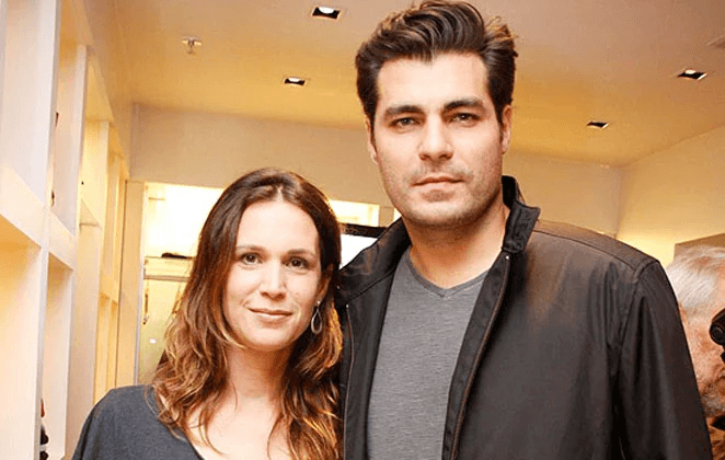 Thiago Lacerda e Vanessa Loés estariam em crise no casamento, de acordo com Fabíola Reipert (Foto: Reprodução) Thiago Lacerda e Vanessa Loés estariam em crise no casamento, de acordo com Fabíola Reipert (Foto: Reprodução)