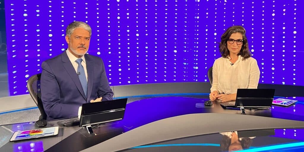 Bonner pega Renata Vasconcellos de susto com pedido ao vivo no JN e leva resposta: “Volto para chamar você”