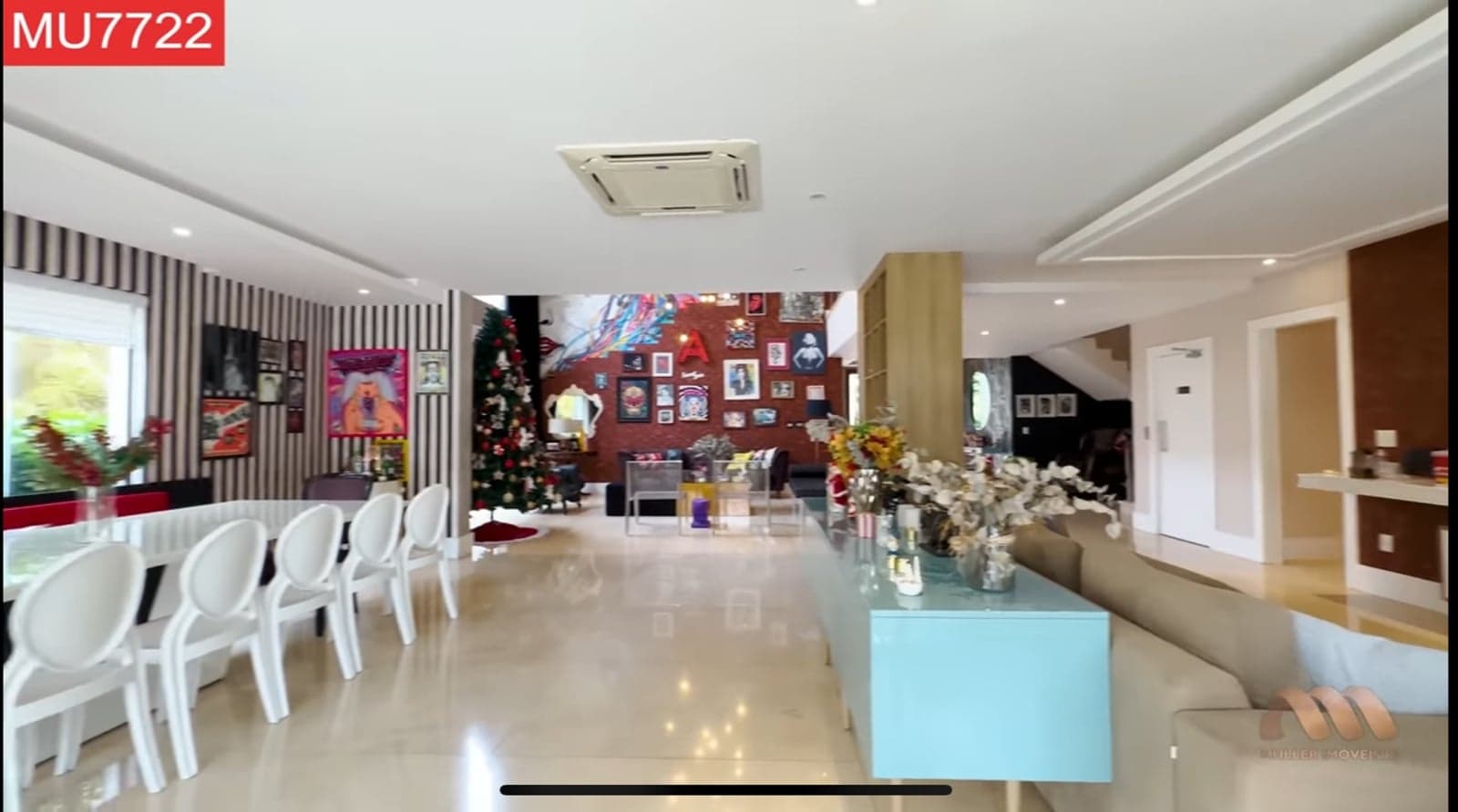 Sala de estar da mansão - Foto Reprodução YouTube