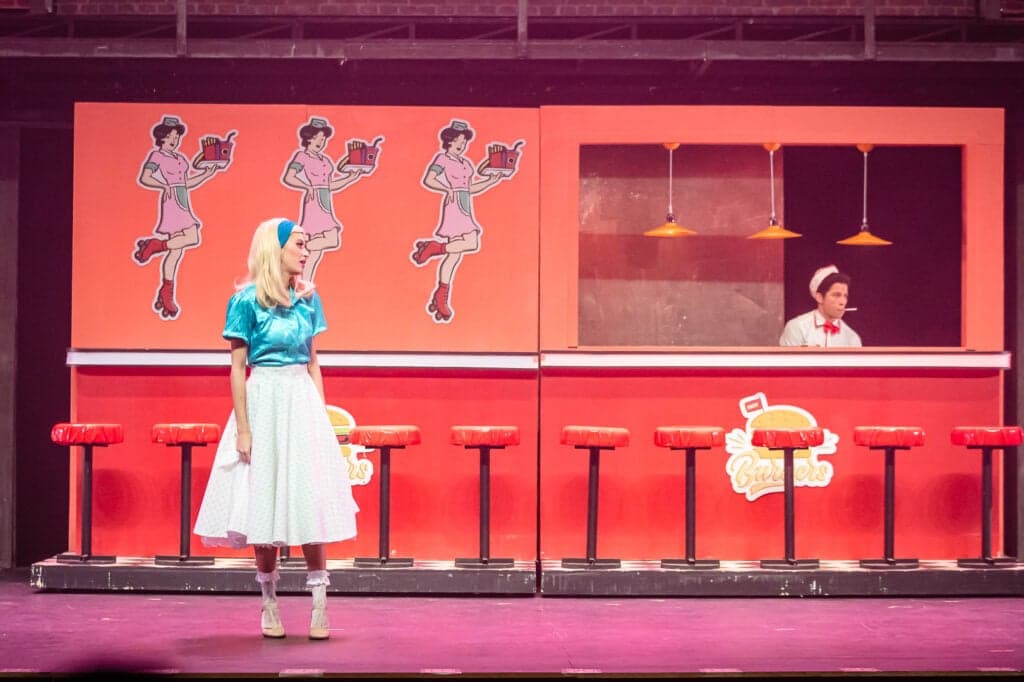 Inspirado em sucesso na Broadway e nos cinemas, Grease, o Musical faz nova temporada no Teatro Claro SP em janeiro de 2023