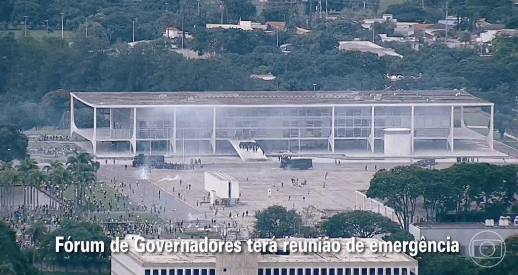 Invasão Palácio do Planalto sendo mostrado ao vivo na Globo - Foto: Reprodução