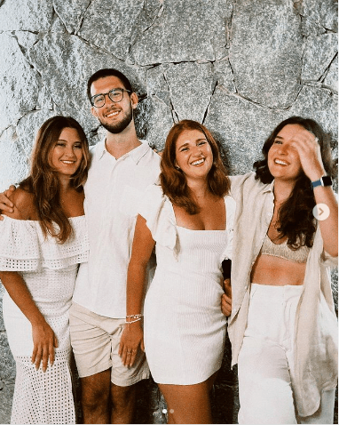 Beatriz Bonemer, filha de Fátima Bernardes e William Bonner, mostra foto rara em suas redes e grande amor do seu irmão está presente - Foto Reprodução Beatriz Bonemer, filha de Fátima Bernardes e William Bonner, mostra foto rara em suas redes e grande amor do seu irmão está presente - Foto Reprodução