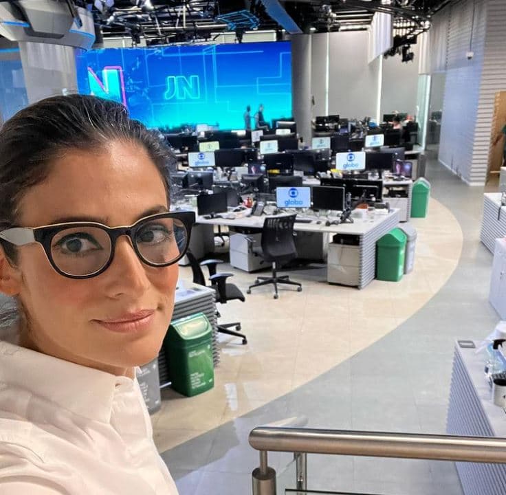 Renata Vasconcellos, âncora  da Globo, dá recado importante aos seus seguidores direto dos bastidores do Jornal Nacional - Foto Reprodução Instagram