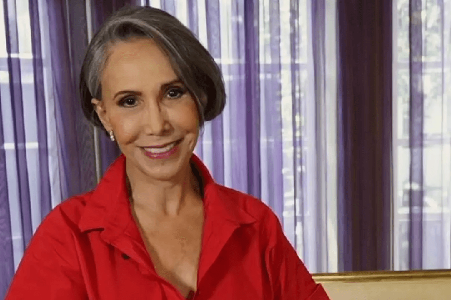 Dona Florinda Meza desembarca no Brasil no dia 22 de abril