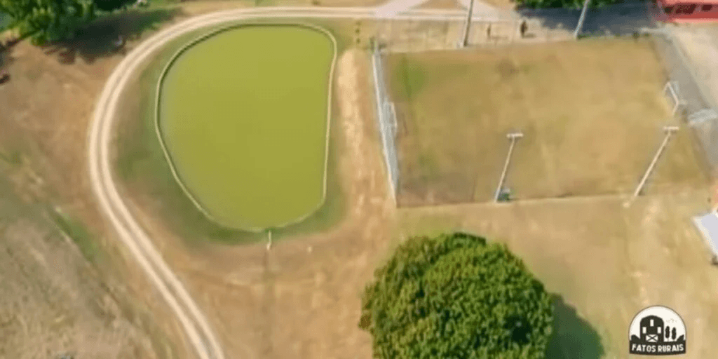 Lago enorme e uma quadra de futebol ao lado (Foto: Divulgação) Lago enorme e uma quadra de futebol ao lado (Foto: Divulgação)