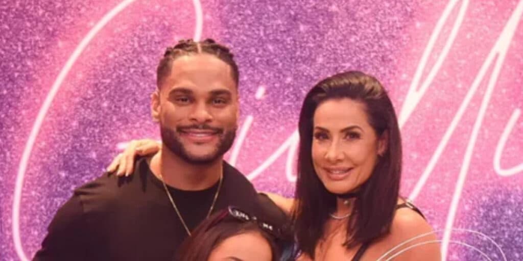 Filha de Scheila Carvalho herda beleza da mãe e é uma das mais bonitas do Brasil