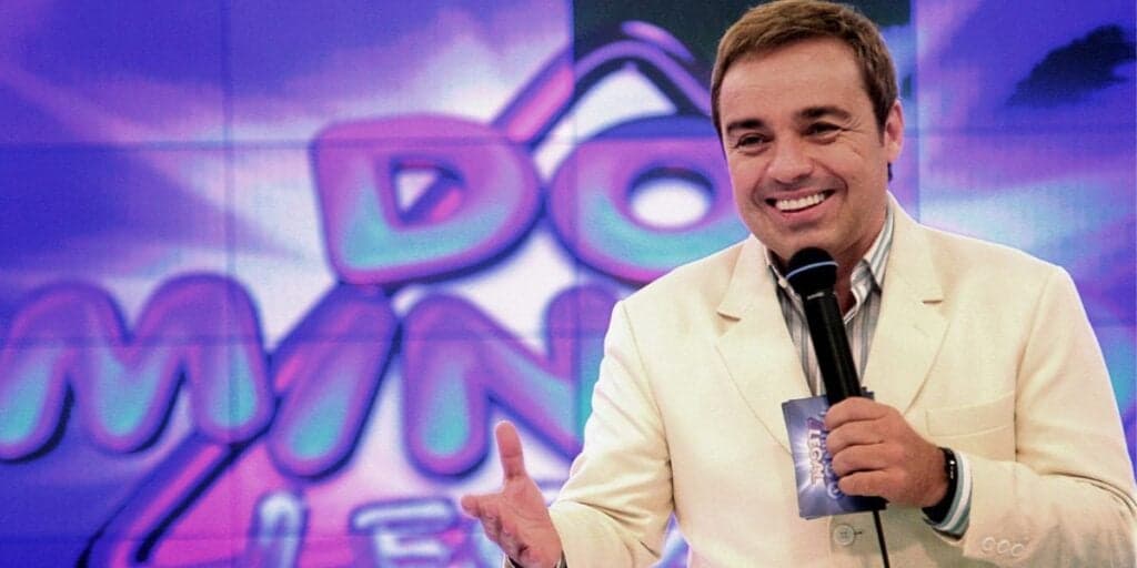 Público se assusta com descoberta de conteúdo adulto que Gugu reproduzia no Domingo Legal