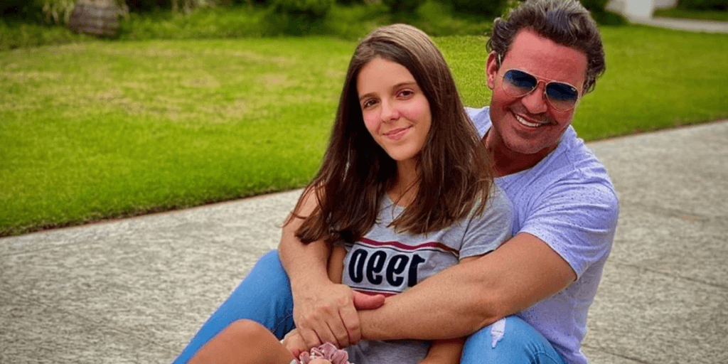 Filha de Eduardo Costa, de 16 anos, publica textão sobre o pai e confessa: "Eu poderia falar tantas coisas"