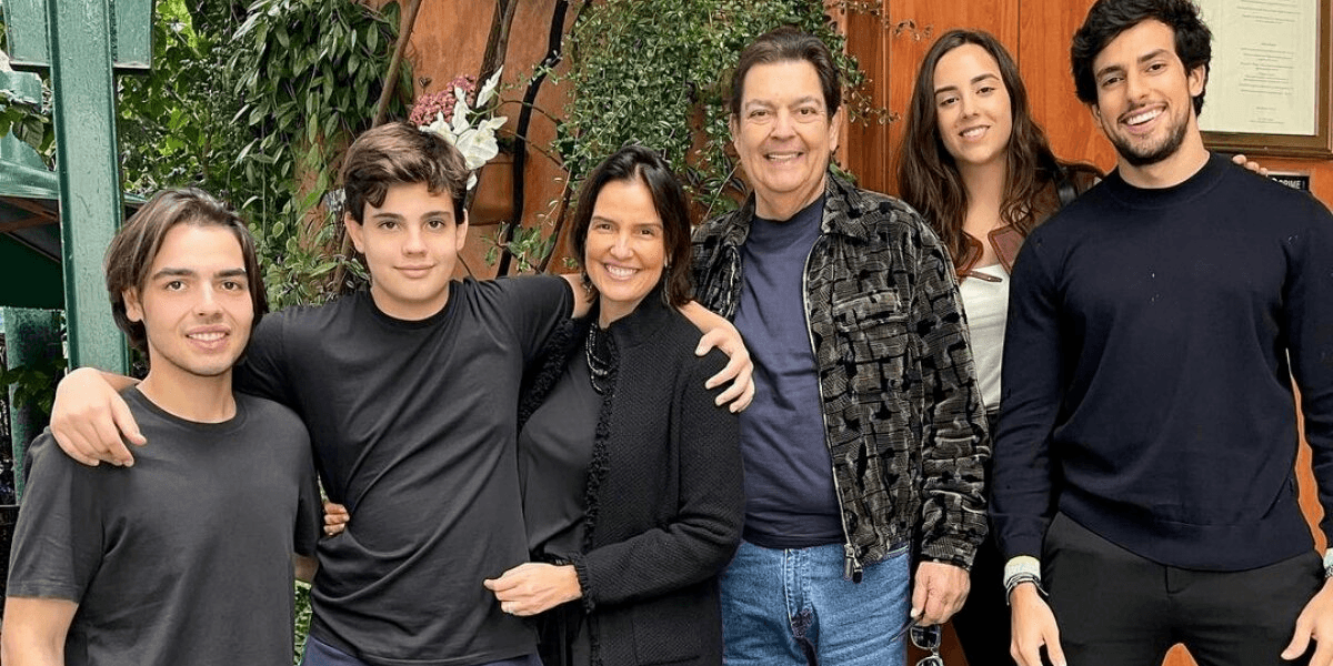 Faustão ao lado da família (Foto: Divulgação)