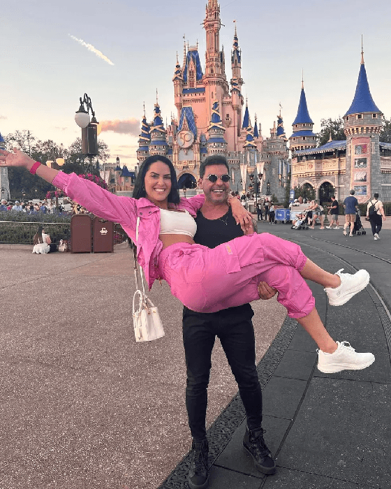 Graciele Lacerda ao lado de Zezé na Disney (Foto: Reprodução/ Instagram)