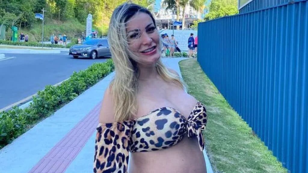 Andressa Urach fala sobre nova gravidez e expõe estar 'barrigudinha': "Quero compartilhar com vocês"