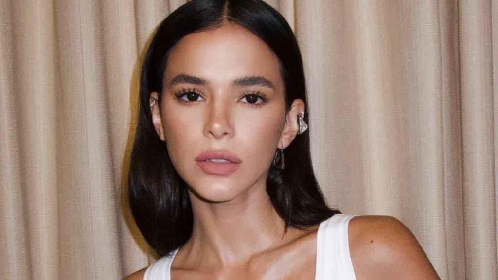 Suada, Bruna Marquezine exibe corpão em academia e prova ser uma das mulheres mais lindas do Brasil