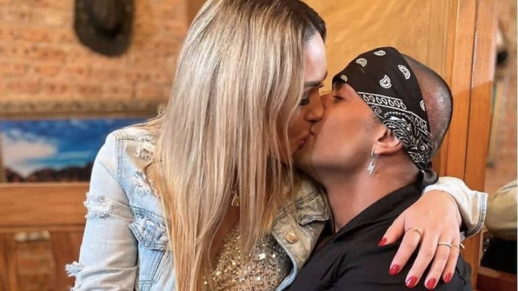 Namorada de Tiago Piquilo, sertanejo que aumentou o pênis, desabafa o que vive com o cantor: "Paciência"