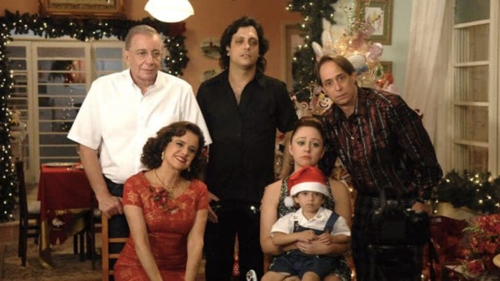 Astros de A Grande Família vivem relações mais recatadas e um deles é até gay e casado com outro homem