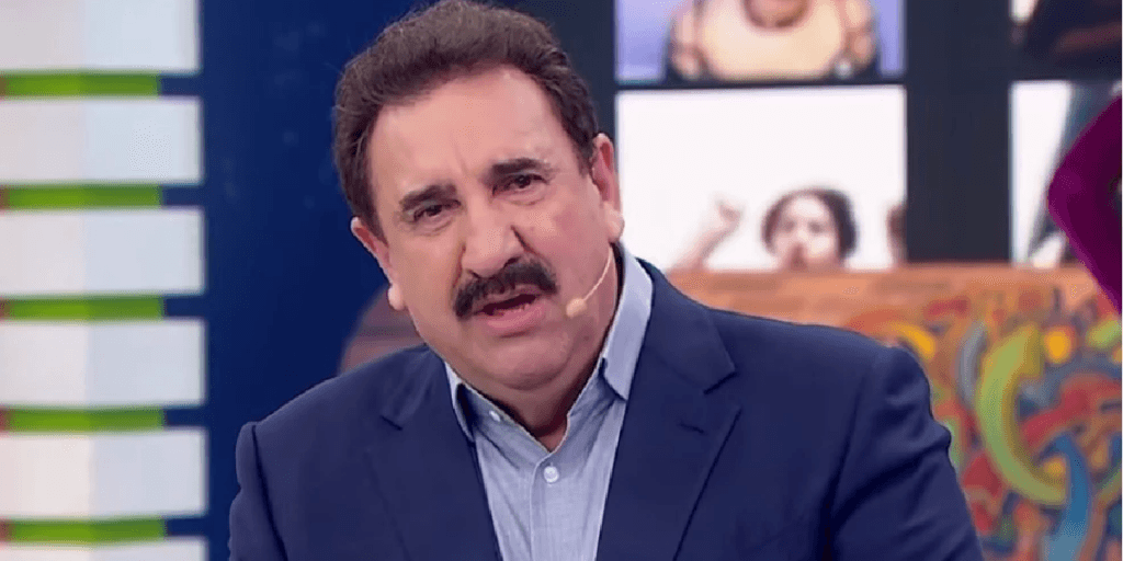 Ratinho é questionado sobre tamanho de membro íntimo por integrante do SBT e expõe: "Ela vai saber contar"