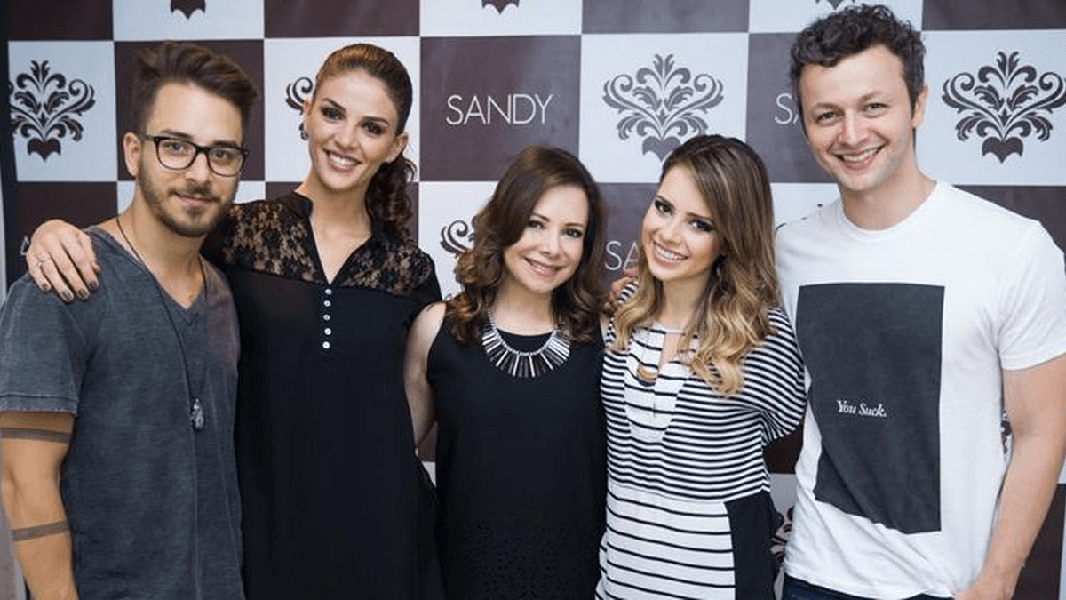 Família de Sandy reunida (Foto: Divulgação) Família de Sandy reunida (Foto: Divulgação)