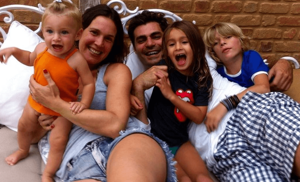 Thiago Lacerda e esposa ao lado dos filhos (Foto: Divulgação) Thiago Lacerda e esposa ao lado dos filhos (Foto: Divulgação)
