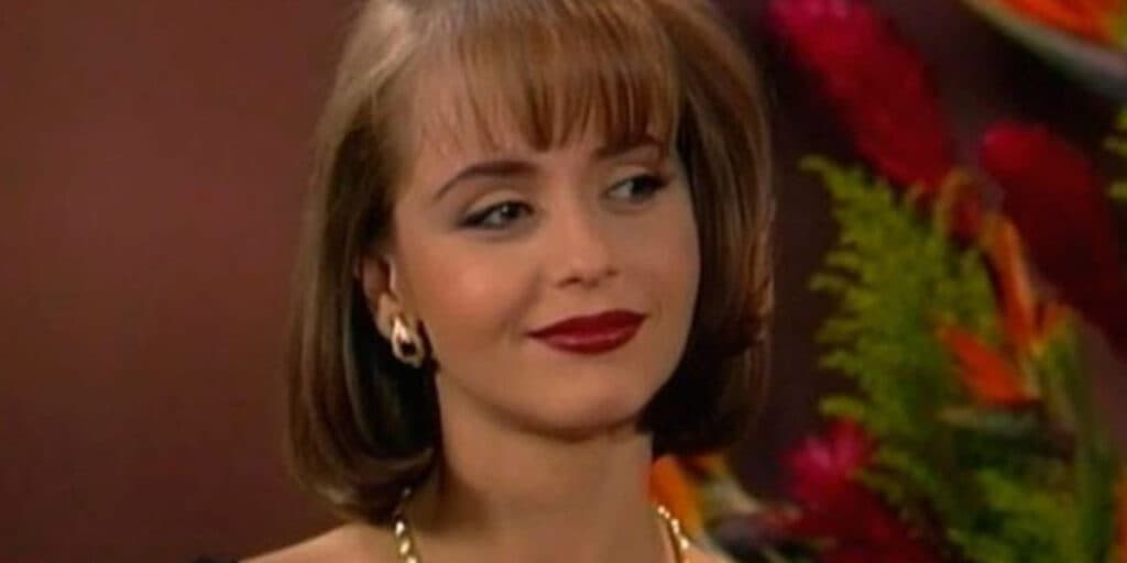Centenas de plásticas, envenenamento e irreconhecível: Eterna Usurpadora, decaiu na TV e está assim agora