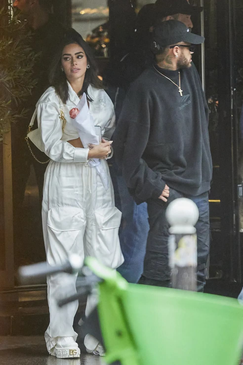 E o famoso craque do futebol, Neymar Jr, teve mais um flagra com sua ex, Bruna, e a presenteou com o que muitas mulheres sonham em receber  - Foto Reprodução
