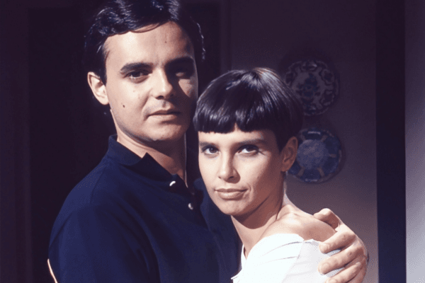Cássio Gabus Mendes e Lídia Brondi fizeram pares românticos na Globo (Foto: Reprodução / Internet)