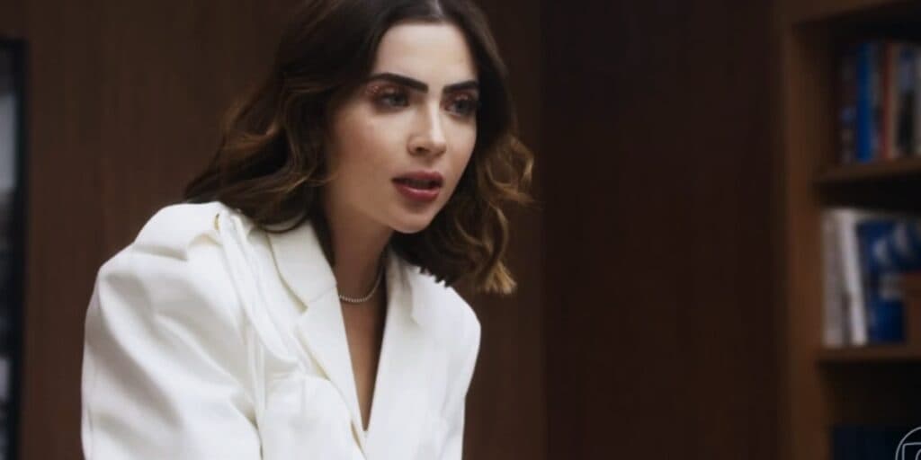 Travessia - Antes de Brisa, Chiara ultrapassa previsão sobrenatural e descobre quem é o pai da rival