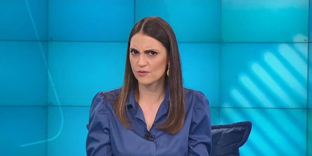 Chris Flores interrompe programação do SBT e plantão do jornalismo é convocado às pressas