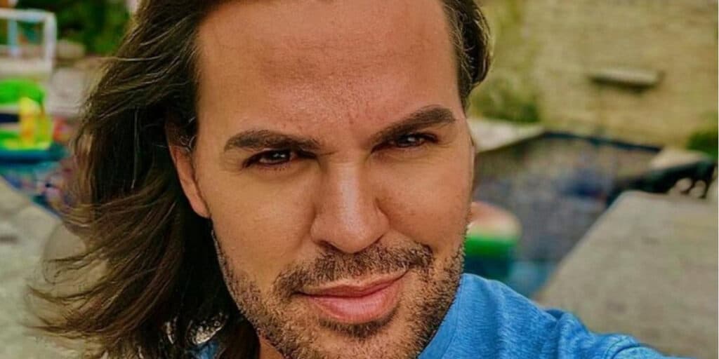 Eduardo Costa surge ao lado de grande amor, beija filho e fãs duvidam de paternidade: "Quem garante?"