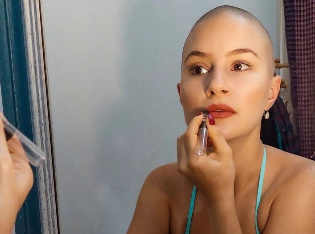 Luisa Biella raspou a cabeça em solidariedade as mulheres com câncer (Foto: Reprodução)