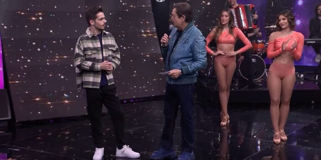 Faustão dispara que não é pai de João na Band e fala sobre contrato sem assinar: "Me livrar de você"
