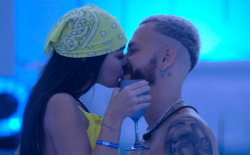 Larissa e Fred se beijando no BBB23 (Foto: Reprodução)