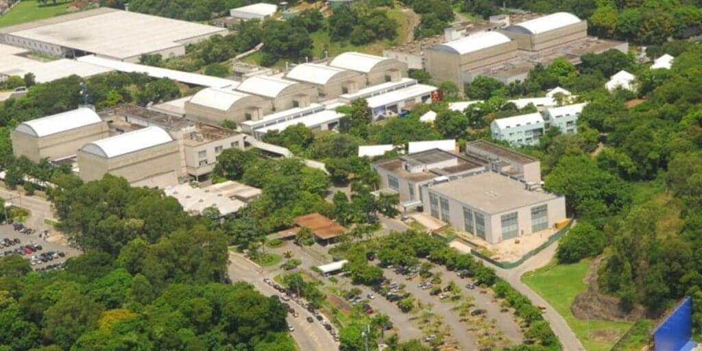 Estúdio da Globo pegou fogo, quase matou maior estrela da emissora e situação gerou desespero