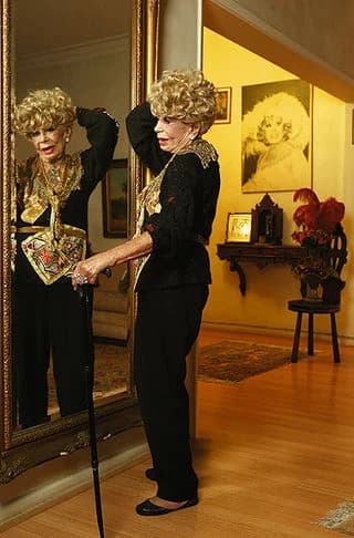 Se surpreenda ao ver o apartamento luxuoso de Dercy Gonçalves, que faleceu há anos - Foto Reprodução Se surpreenda ao ver o apartamento luxuoso de Dercy Gonçalves, que faleceu há anos - Foto Reprodução