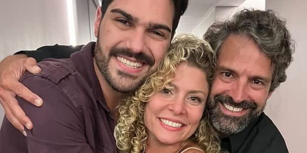 Iran Malfitano tem foto totalmente pelado divulgada, parte peluda é exposta e Bárbara Borges avisa: “Homem”