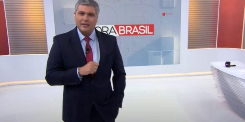 Joel Datena deixa postura recatada na Band e confessa o que esposa o incentivou a fazer: "No meio do mato"